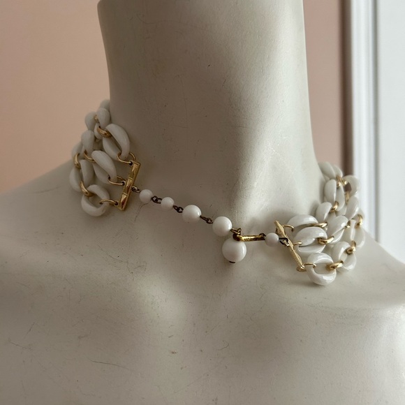 4/$100 WEST GETMANY Elegant White and Gold Women's LUCITE Necklace 💜 - Picture 6 of 7